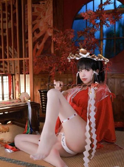 秘书办公室摸她奶呻吟电影